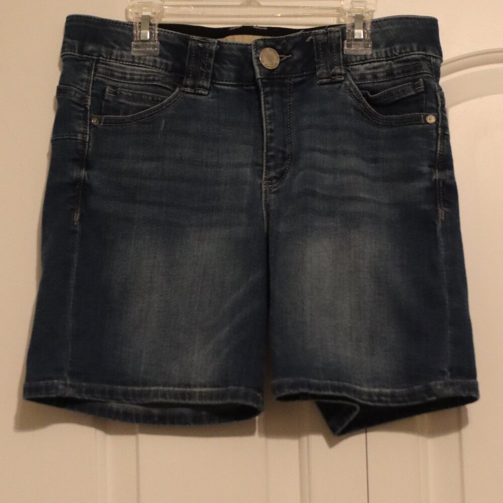 Democracy "Ab" technology Blue Denim Shorts 7" inseam Cotton/polyester/spandex 6